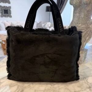 CHANEL Elegant Black suede and shearling vintage bag. LIKE NEW